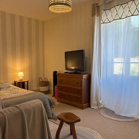 Spacieuse Dans Maison De Avec Jardin