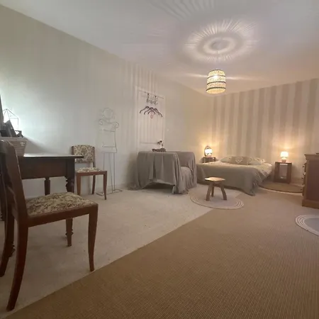 Spacieuse Dans Maison De Avec Jardin