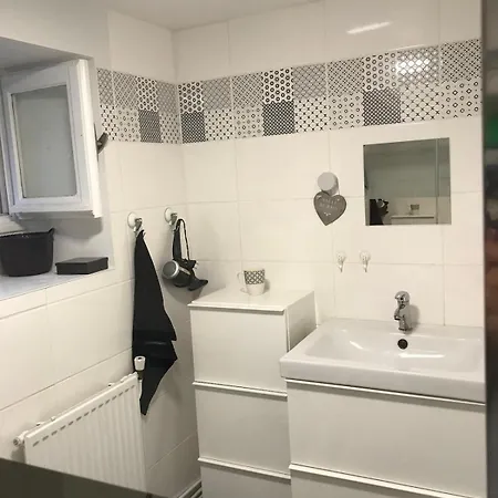 Séjour chez l'habitant Spacieuse Dans Maison De Avec Jardin *